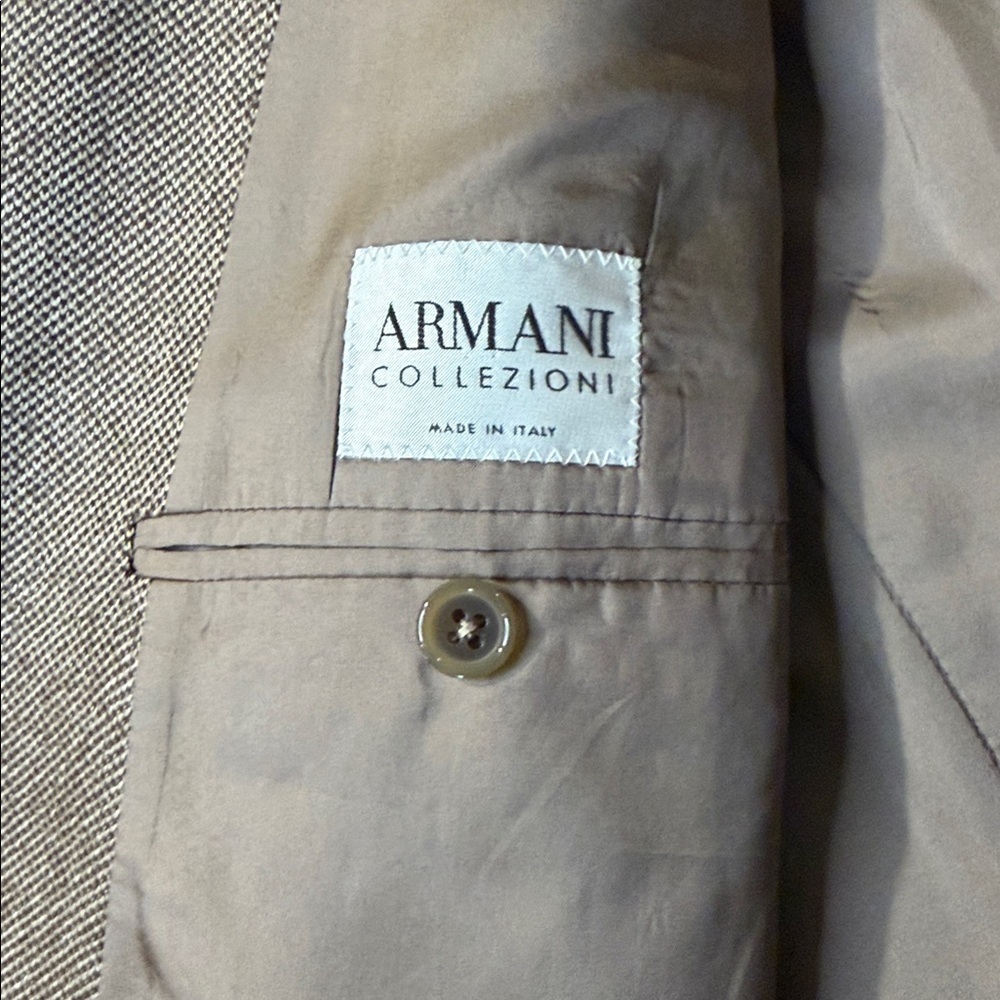 Armani Collezioni Silk Cashmere Blazer. 46L - Picture 8 of 16